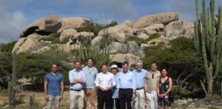 Ex- Premier Balkenende cu bishita na Ayo Rock Formation: Un experencia profundo y inolvidabel