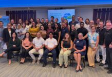 Studiantenan di Universidad a presenta raportahe detaya na Aruba Timeshare Association