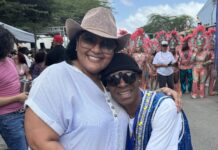 Parlamentario Xiomara Maduro ta gradici Lord Lally pa su aporte na cultura di Aruba