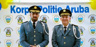 Cuerpo Policial Aruba a haya dos comisario nobo