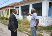 Minister Dowers a tende preocupacionnan di habitantenan na Prinsenstraat y vecindario