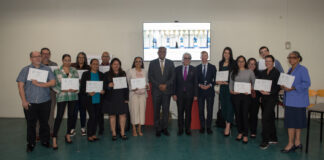 Minister di Husticia presente na entrega di certificadonan di capacitacion huridico