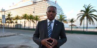 Minister di Husticia ta exigi orden y respet riba areanan publico