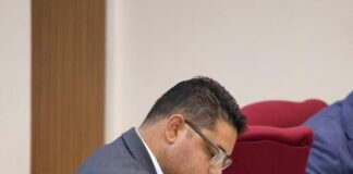 Parlamentario di AVP, John Hart: Na maart UNOPS ta presenta Parlamento di Aruba plan pa un prizon nobo