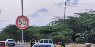 UNIDAD MOTORISA A DETENE 10 CHAUFFEUR BOU INFLUENCIA DESPUES DI PARADA GRANDI SAN NICOLAS