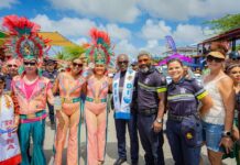 PA SU DEDICACION NA CARNAVAL KPA A HONRA Y DUNA RECONOCIMENTO NA ONDERINSPECTEUR EERSTE KLASSE TONY YEARWOOD DURANTE CARNAVAL 72