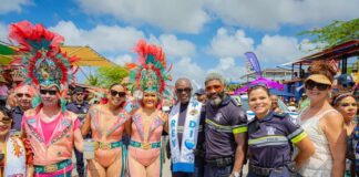 PA SU DEDICACION NA CARNAVAL KPA A HONRA Y DUNA RECONOCIMENTO NA ONDERINSPECTEUR EERSTE KLASSE TONY YEARWOOD DURANTE CARNAVAL 72