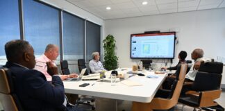 Minister Arthur Dowers a ricibi presentacion riba exploracion di petroleo