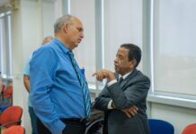 Minister di Infrastructura a haya presentacion innovativo di organisacion PLACE