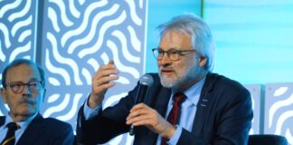 Prof. Govert Buijs ta destaca liderasgo di Aruba den promocion di e Bon Comun