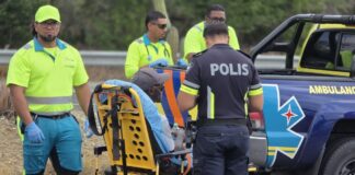 Peaton alcansa pa un Hyundai Accent riba Green Corridor