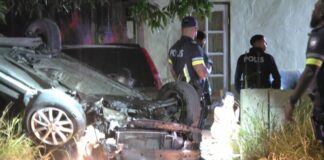 Dama a bolter cu su auto na Rooi Afo