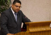 Parlamentario John Hart: Sosten unanime pa ley cu ta aumenta castigo pa automobilista iresponsabel: Algo cu no mester a tarda tanto pa concretisa