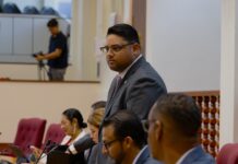 Parlamentario di Aruba, John Hart: Ta urgi gobierno pa duna cuenta riba mehoracion di calidad di servicio publico: Conforme Landspakket