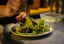 Un anochi di San Valentin inspira pa sabor, storia y conexion intimo na Terra pa Jeremy Ford