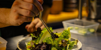 Un anochi di San Valentin inspira pa sabor, storia y conexion intimo na Terra pa Jeremy Ford