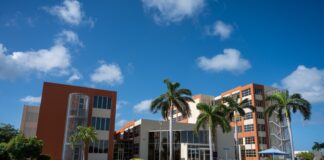 Minister Geoffrey Wever: Automobilistanan lo ricibi nan plachinan di number den e proximo dianan