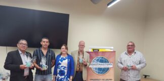 University of Aruba Toastmasters Club ta celebra 10 aña empoderando oradornan y lidernan