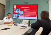 Hefe di Brandweer a haci bishita di trabao cerca minister Dowers