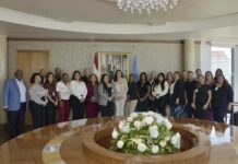 Teoria y practica: Studiantenan di Universidad di Aruba ta conoce gobernacion di cerca