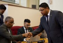 Miembro di Parlamento, John Hart: Comision Parlamentario di Husticia ta reuni cu Minister pa trata temanan prioritario