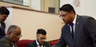 Miembro di Parlamento, John Hart: Comision Parlamentario di Husticia ta reuni cu Minister pa trata temanan prioritario