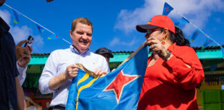 Accion di Bario ta stimula amor pa naturalesa y comunidad: Momento simbolico cu hisamento di bandera na Scol Mi Pret’i Wowo