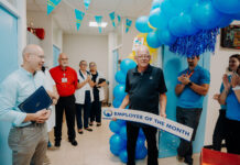 Un colega servicial cu pasion pa su trabou: John Ras ta empleado di luna di februari na HOH