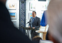 Minister Geoffrey Wever: Desvelo di stampia conmemorativo na honor di Prome Minister Henny Eman