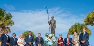 Gabinete AVP-Futuro ta rindi homenahe na nos heroenan nacional cu ofrenda floral