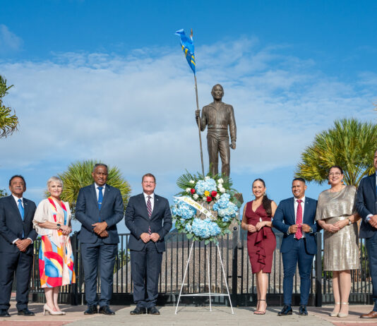Gabinete AVP-Futuro ta rindi homenahe na nos heroenan nacional cu ofrenda floral