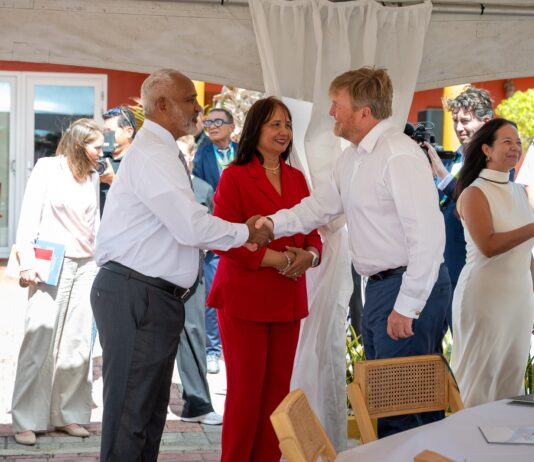 Durante bishita di Su Mahestad Rey Willem-Alexander tabatin dialogo tematico riba turismo y migracion