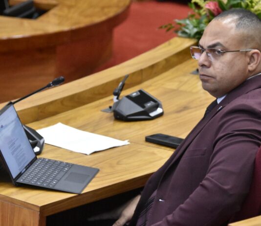 Eduard Pieters (PPA): “Parlamento a silencia gremionan y ta pone autonomia di Aruba na riesgo”