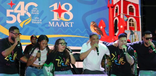 Tremendo ambiente y participacion na e di dos anochi di Feria Patriotico na Carnival Village