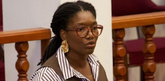 Parlamentario Otami Thomasia: “Gasta prome y legalisa despues ta debilita nos estado di derecho”