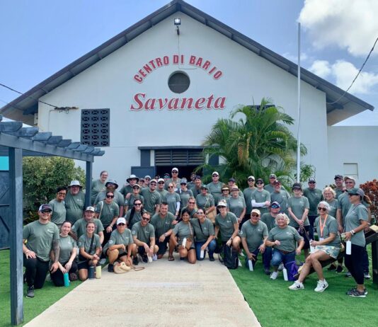 Aruba Convention Bureau ta lansa prome proyecto di CSR di 2026 hunto cu un grupo di huesped