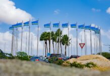 Nos ta na caminda pa celebracion di 50 aña di nos Himno y Bandera, haya sa un tiki mas di origen y protocol pa nos bandera.