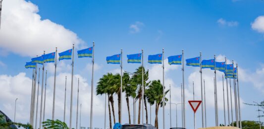 Nos ta na caminda pa celebracion di 50 aña di nos Himno y Bandera, haya sa un tiki mas di origen y protocol pa nos bandera.