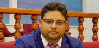 Parlamentario John Hart di AVP: Iregularidad serio den pago di FASE y actividad ilegal mester bin dilanti lo mas pronto posibel