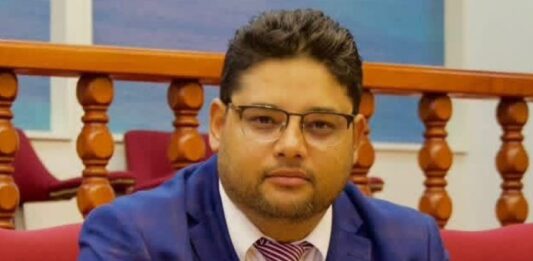 Parlamentario John Hart di AVP: Iregularidad serio den pago di FASE y actividad ilegal mester bin dilanti lo mas pronto posibel