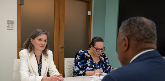 Representante Permanente di Nacionnan Uni ta haci bishita di introduccion cerca Minister Dowers