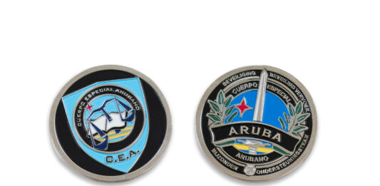 Minister di Husticia a ricibi moneda di reconocemento di CEA