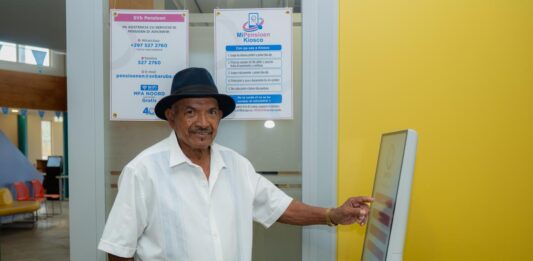 Efraim Giel a aprecia iniciativa di kiosk SVB pa facilita acceso na informacion