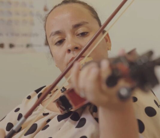 Kirsten Henriquez: Pasion pa Violin nace na Porta pa Harmonia