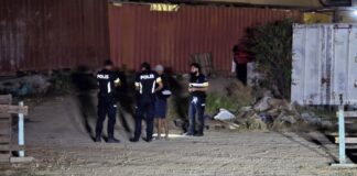 Polis a core cu adicto ambulante patras di mall na Paradera