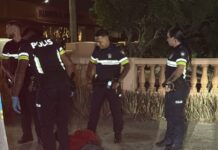 Homber cu cuchiu den man atendi door di polis