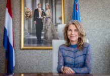 Milly Schwengle a huramenta como Minister Plenipotenciario