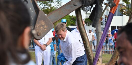 Rey Willem-Alexander a planta un Pal’i Sia Cora na honor di naturalesa y medio ambiente
