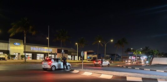 POLIS DI ORANJESTAD DURANTE CONTROL A DUNA 38 BOET