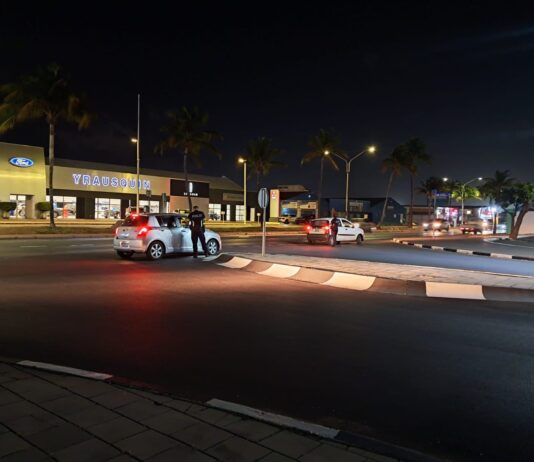 POLIS DI ORANJESTAD DURANTE CONTROL A DUNA 38 BOET